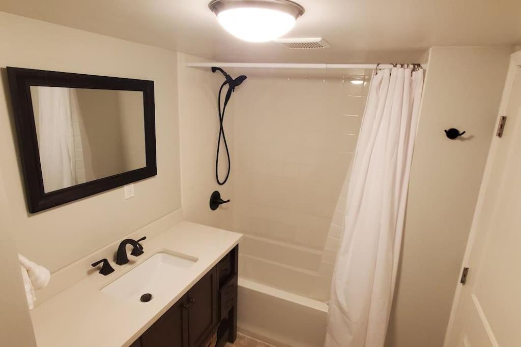 Luxury Dt Cottage - Free Parking - Self Check-In Anchorage Zewnętrze zdjęcie